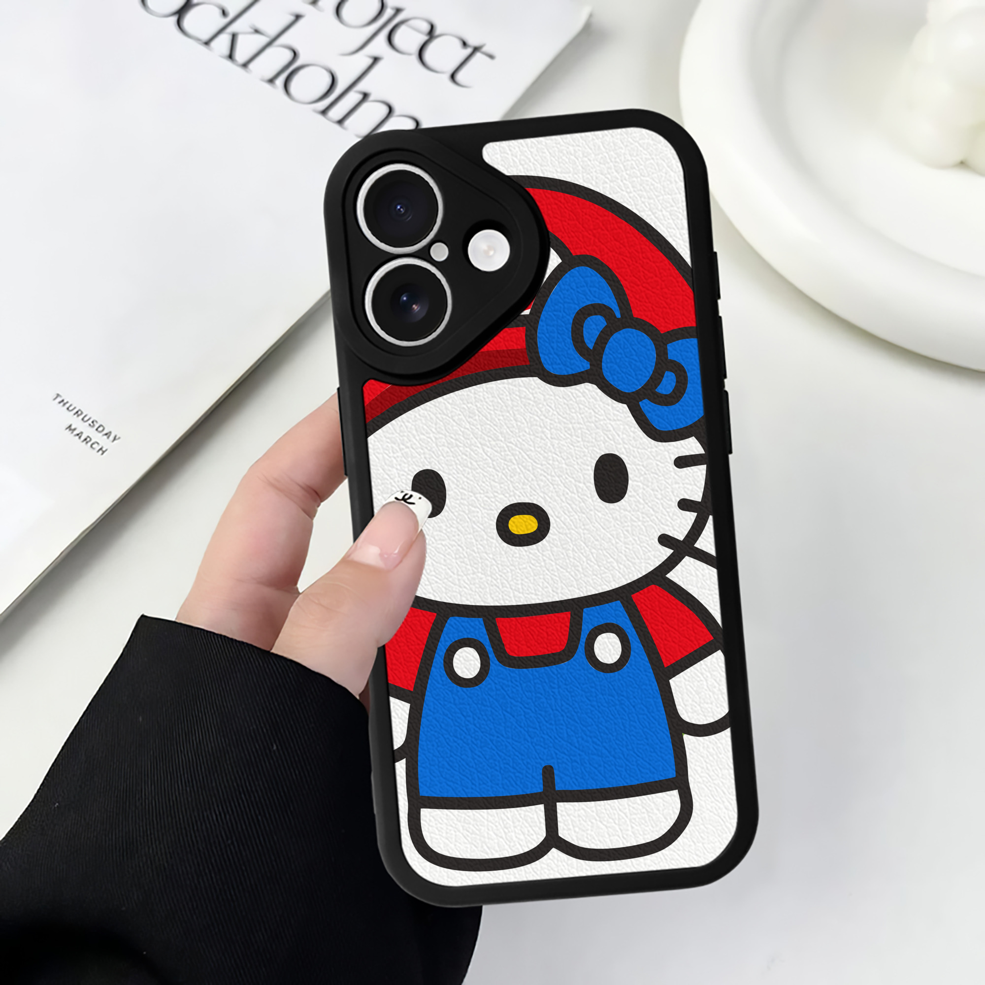 （画像用） Hello Kitty ハローキティ 【iPhone 16シリーズ対応】シリコンスマホケース（レザー調） 材質：シリコン